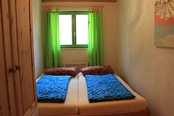 Schlafzimmer mit Doppelbett - Ferienhaus in Sankt Englmar